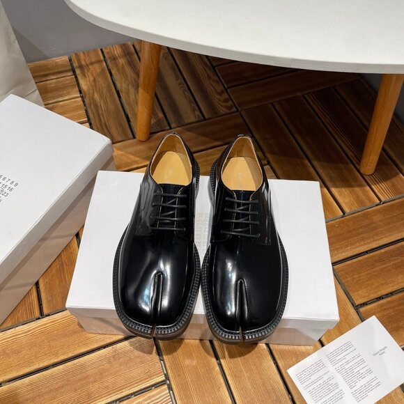 Maison Martin Margiela Shoes - Maison Martin Margiela Black Tabi Loafers for women